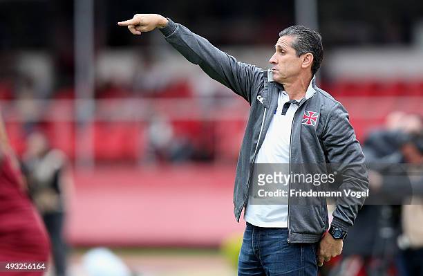 Head coach Jorginho of Vasco gives directs his team during the match between Sao Paulo and Vasco for the Brazilian Series A 2015 at Estadio do...