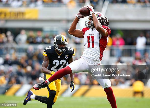 Larry Fitzgerald of the Arizona Cardinals catches a pass in front of William Gay of the Pittsburgh Steelers during the 1st quarter of the game at...