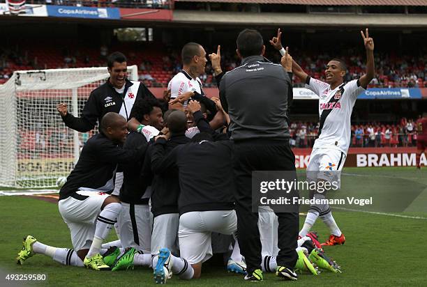 Rodrigo of Vasco celebrates scoring the second goal with his team during the match between Sao Paulo and Vasco for the Brazilian Series A 2015 at...
