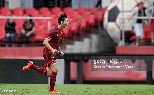 Rodrigo Caio of Sao Paulo celebrates scoring the second goal during the match between Sao Paulo and Vasco for the Brazilian Series A 2015 at Estadio...