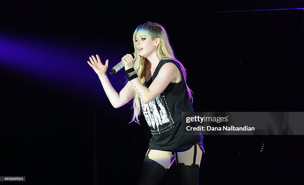 The Backstreet Boys With Avril Lavigne In Concert - Seattle, WA