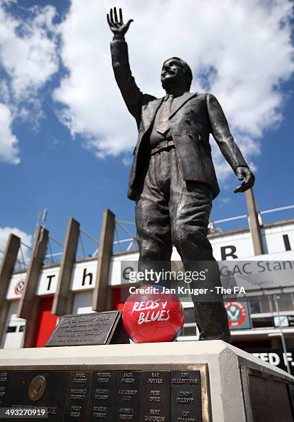 Red football is added to the statue of Derek Dooley MBE with the help of Sheffield United FC ahead of the Reds v Blues weekend of football this...