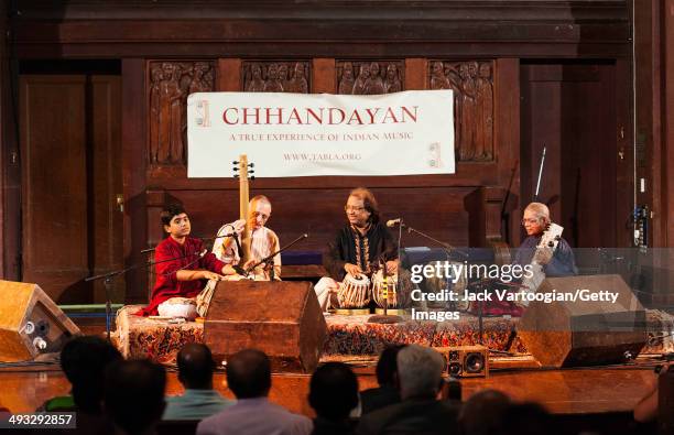 Gosh Instrument Tanpura Instrument Photos and Premium High Res Pictures - Getty Images