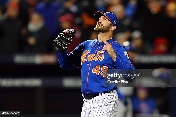 Jonathon Niese of the New York Mets celebrates after striking out Anthony Rizzo of the Chicago Cubs to close out the top of the sixth inning during...