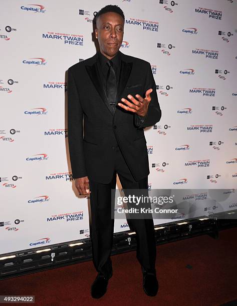 Actress and comedian Arsenio Hall poses on the red carpet during the 18th Annual Mark Twain Prize For Humor honoring Eddie Murphy at The John F....