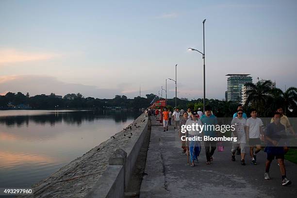 Myanmar Inya Background 112 Inya Lake Stock Photos, High-Res Pictures, and Images - Getty Images