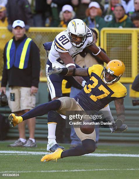 Sam Shields of the Green Bay Packers breaks up a pass intended for Malcom Floyd of the San Diego Chargers at Lambeau Field on October 18, 2015 in...