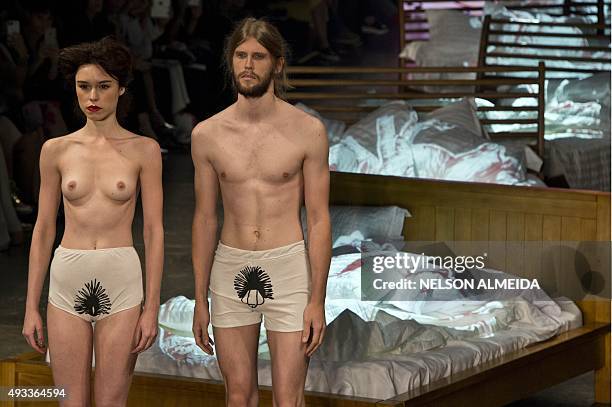 Models present a creation by Ronaldo Fraga during the 2016 Winter collection of the Sao Paulo Fashion Week in Sao Paulo, Brazil on October 19, 2015....