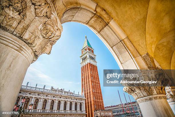 piazza de san marco, venice, italy - 鐘樓 塔 個照片及圖片檔