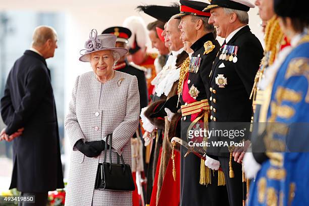 Queen Elizabeth II smiles as she waits with dignitaries for the arrival of the II Chinese President Xi Jinping at the official welcome ceremony at...
