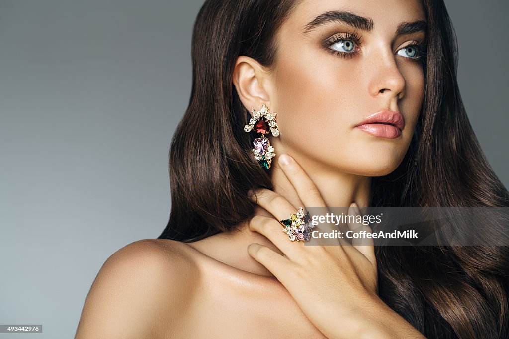 Elegante Mädchen Werbung Schmuck