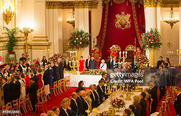 Catherine, Duchess of Cambridge, President of China Xi Jinping, Britain's Queen Elizabeth II and Prince Philip, Duke of Edinburgh attend a state...