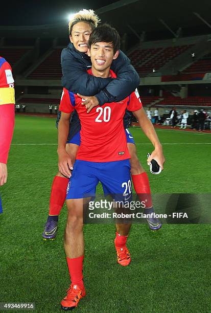 Oh Sehun of and Seungwoo Lee of Korea Republic celebrate after they defeated Guinea during the FIFA U-17 World Cup Group B match between Korea...