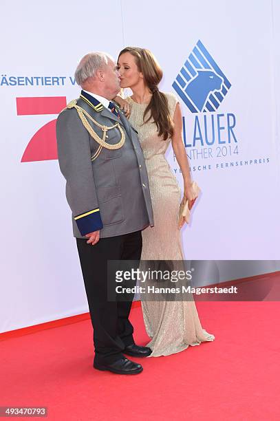 Annemarie Carpendale poses with a security guard during the 'Bayerischer Fernsehpreis 2014' at Prinzregententheater on May 23, 2014 in Munich,...