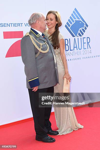 Annemarie Carpendale poses with a security guard during the 'Bayerischer Fernsehpreis 2014' at Prinzregententheater on May 23, 2014 in Munich,...