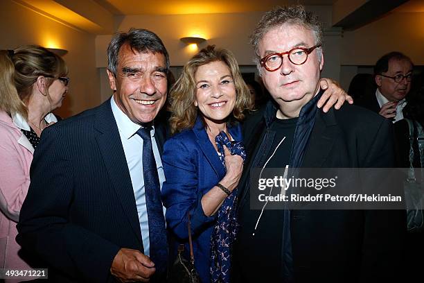 The father of Laurent Gerra, Nanou Gerra, actress Nicole Calfan and Dominique Besnehard posing backstage after the show, attend Laurent Gerra...