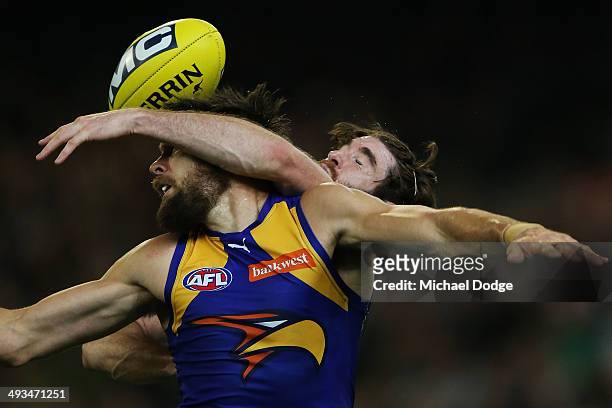 Josh Kennedy of the Eagles competes for the ball against Tyson Goldsack of the Magpies during the round 10 AFL match between the Collingwood Magpies...