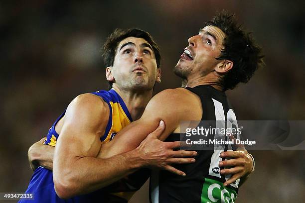 Matt Rosa of the Eagles competes for the ball against Scott Pendlebury of the Magpies during the round 10 AFL match between the Collingwood Magpies...