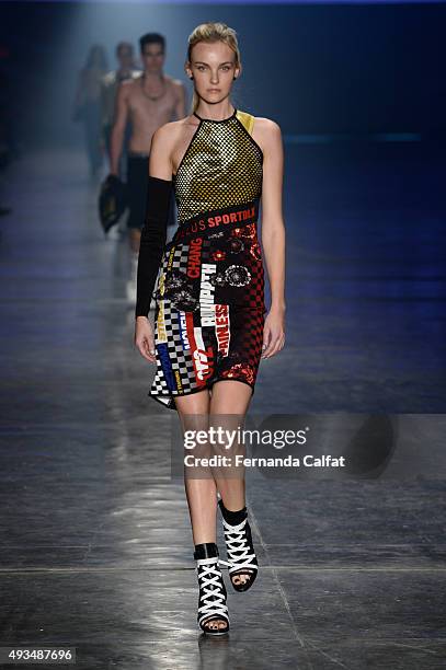 Carol Trentini walks at Ellus Runway at SPFW Winter 2016 on October 20, 2015 in Sao Paulo, Brazil.