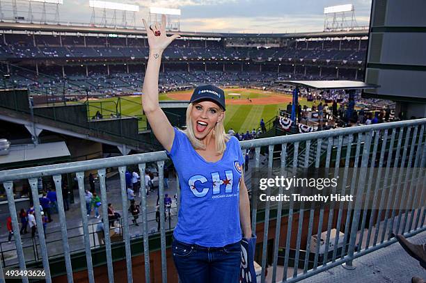 Jenny McCarthy Hosts Her SiriusXM Show Live From Beyond The Ivy In Chicago on October 20, 2015 in Chicago, Illinois.