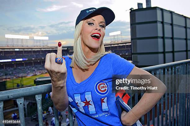 Jenny McCarthy Hosts Her SiriusXM Show Live From Beyond The Ivy In Chicago on October 20, 2015 in Chicago, Illinois.