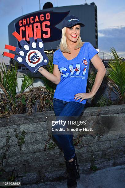 Jenny McCarthy Hosts Her SiriusXM Show Live From Beyond The Ivy In Chicago on October 20, 2015 in Chicago, Illinois.