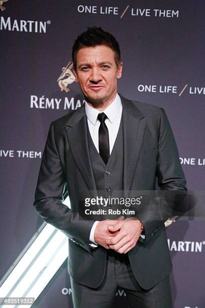 Jeremy Renner attends the One Life/Live Them Campaign Launch at ArtBeam on October 20, 2015 in New York City.
