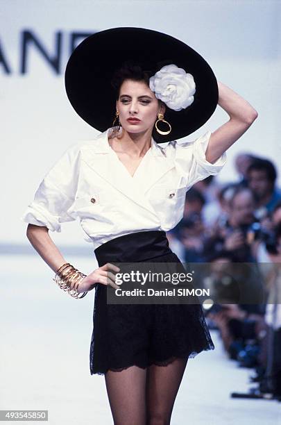 Model Inès de La Fressange walks the runway during the Chanel show Haute Couture Fall/Winter 1987/1988 in Paris, France, on July 27, 1987.