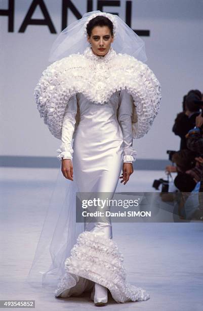 Model Inès de La Fressange walks the runway during the Chanel show Haute Couture Fall/Winter 1987/1988 in Paris, France, on July 27, 1987.