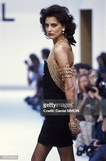 Model Inès de La Fressange walks the runway during the Chanel show Haute Couture Fall/Winter 1987/1988 in Paris, France, on July 27, 1987.