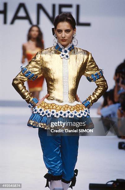 Model Inès de La Fressange walks the runway during the Chanel show Haute Couture Fall/Winter 1987/1988 in Paris, France, on July 27, 1987.