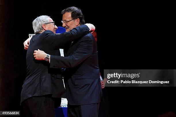 Spanish Prime Minister Mariano Rajoy hugs to the European Commission President Jean-Claude Juncker after offering him the Nueva Economia Forum Award...