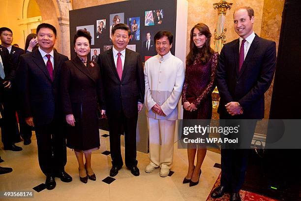 Catherine, Duchess of Cambridge , Chinese President Xi Jinping and his wife, Madame Peng Liyuan and Prince William, Duke of Cambridge pose with...