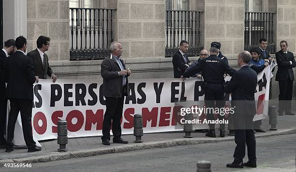 Spanish police intervenes the demonstrators outside the Zarzuela Theatre before Spanish Prime Minister Mariano Rajoy offers the Nueva Economia Forum...