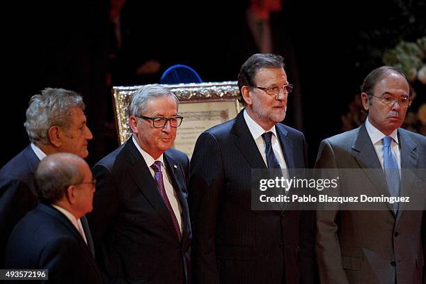 European Commission President Jean-Claude Juncker and Spanish Prime Minister Mariano Rajoy stand on stage during the Premio Nueva Economia Forum 2015...