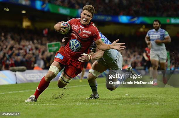 Juan Smith of Toulon scores his try during the Heineken Cup Final between Toulon and Saracens at the Millennium Stadium on May 24, 2014 in Cardiff,...