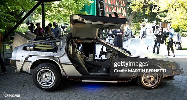 Time Machine Vehicles Delorean Time Machine Fotografías e imágenes de stock - Getty Images