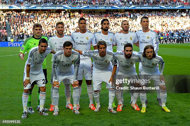Real Madrid line up during the UEFA Champions League Final between Real Madrid and Atletico de Madrid at Estadio da Luz on May 24, 2014 in Lisbon,...