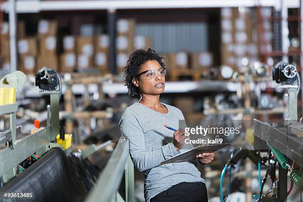 女性の工場 - minority groups ストックフォトと画像