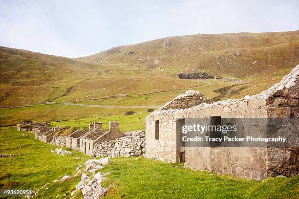 village street, village bay, hirta, st kilda. - st kilda bildbanksfoton och bilder