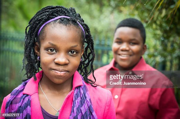 sorrindo crianças (11 a 12 anos) - haitianas - fotografias e filmes do acervo