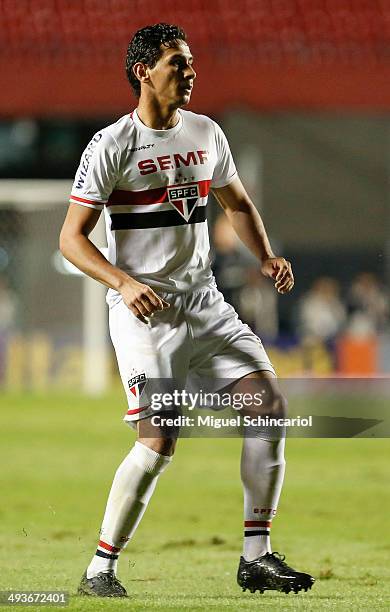 Ganso of Sao Paulo run during a match between Sao Paulo and Gremio of Brasileirao Series A 2014 at Morumbi Stadium on May 24, 2014 in Sao Paulo,...