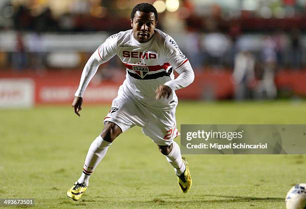 Pabon of Sao Paulo, run with the ball during a match between Sao Paulo and Gremio of Brasileirao Series A 2014 at Morumbi Stadium on May 24, 2014 in...