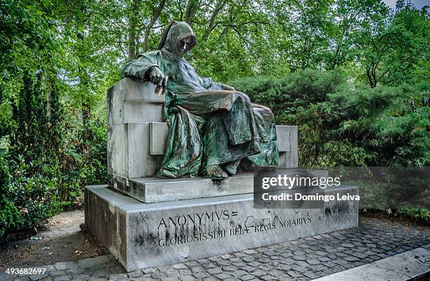 statue of anonymou - burg vajdahunyad stock-fotos und bilder