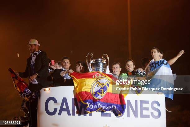 Real Madrid players Sergio Ramos, Cristiano Ronaldo, Pepe, Bale, Jesus Fernandez and Angel Di Maria arrive on a bus to celebrate their victory In the...