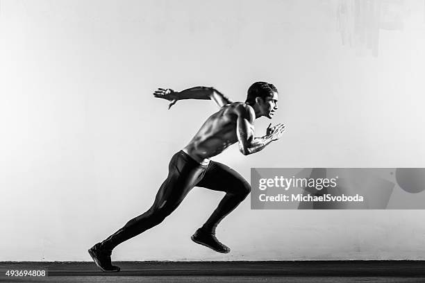 hispanic runner - athlete training stockfoto's en -beelden