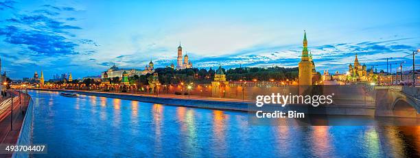 panorama of kremlin at dusk in moscow - moscow skyline stock pictures, royalty-free photos & images