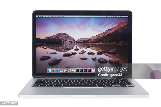 macbook pro retina with yosemite 5 on the screen - macbook business stockfoto's en -beelden