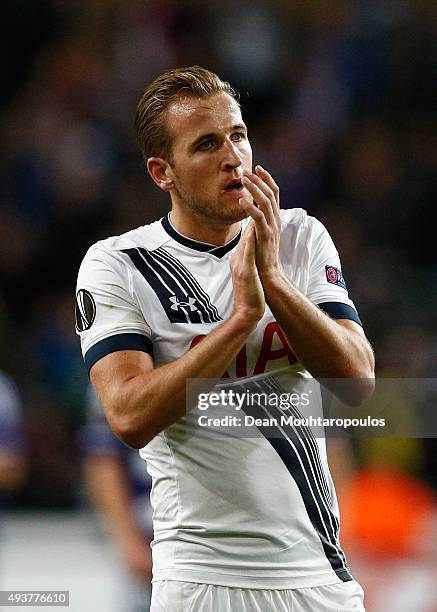 Dejected Harry Kane of Spurs applauds the travelling fans folloqing his team's 2-1 defeat during the UEFA Europa League Group J match between RSC...