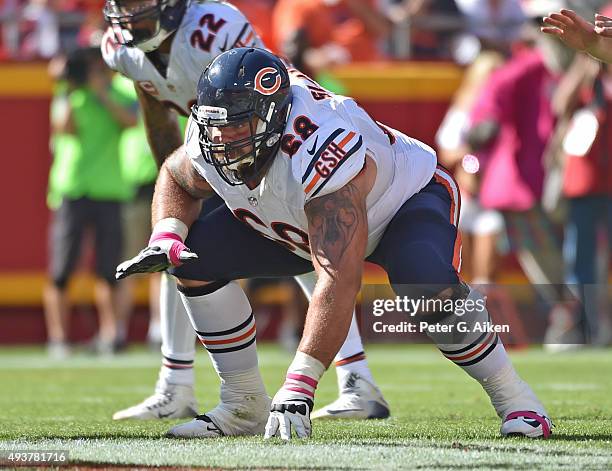 Offensive guard Matt Slauson of the Chicago Bears gets set on the line against the Kansas City Chiefs during the second half at Arrowhead Stadium on...